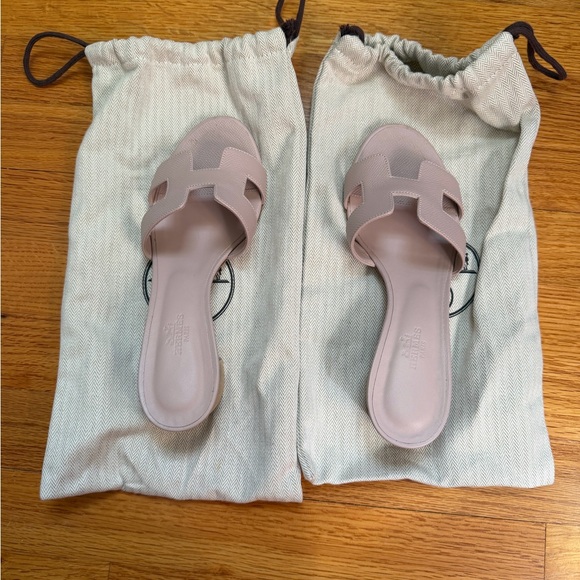 Hermes Shoes - Hermes Oasis Sandal in Rose Porcalaine. Size 37.5
